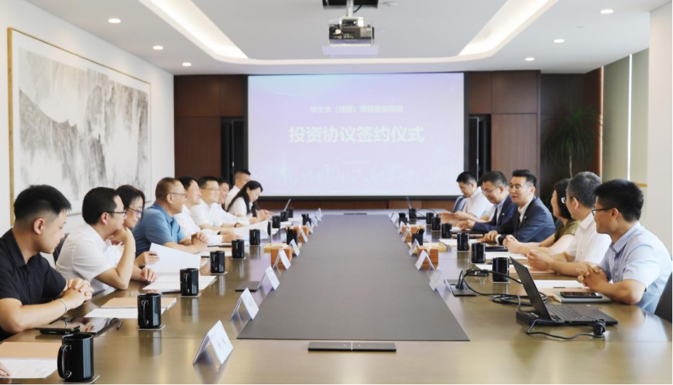 尊龙凯时集团党委书记、董事长任丁出席锦弘新项目投资协议签约仪式